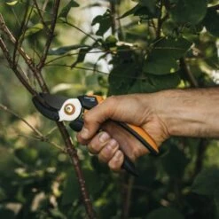 Fiskars Amboss-Gartenschere L Solid P361 -Gartengerätegeschäft 6411501111128 4905 A 01