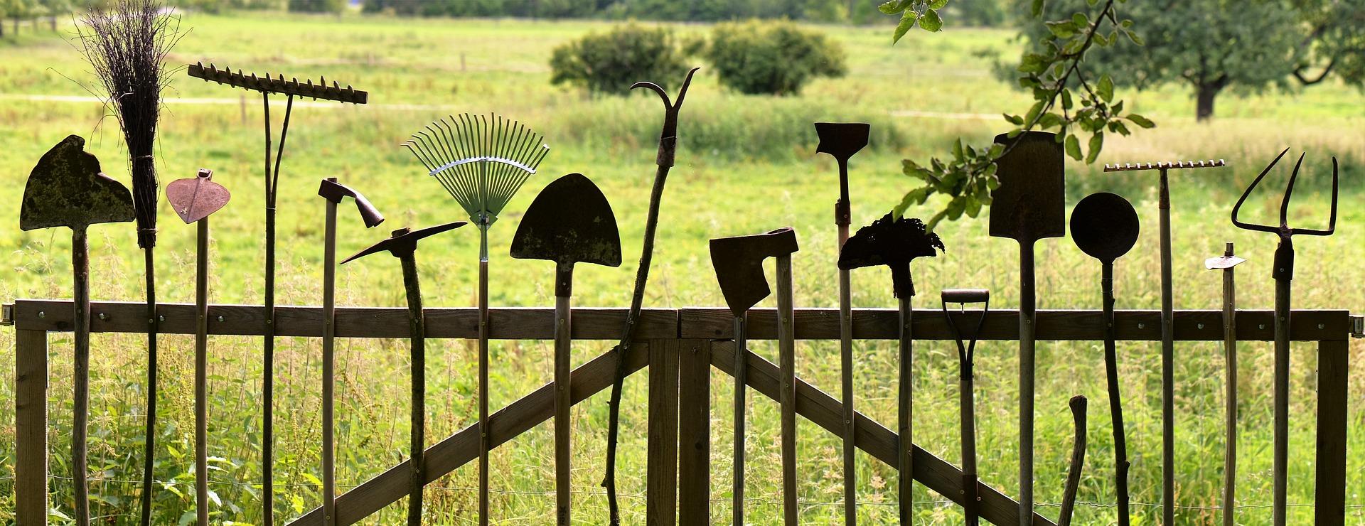 Gartengerätegeschäft -Gartengerätegeschäft garden tools 1478547 1920